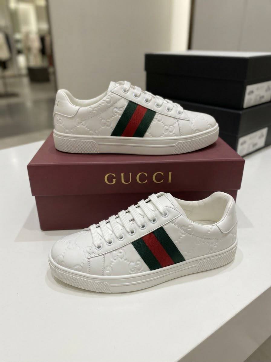 Gucci
Lady shoes
Withbox & paper bag
120 dhs🇦🇪🇦🇪
Zain40
♥️♥️♥️