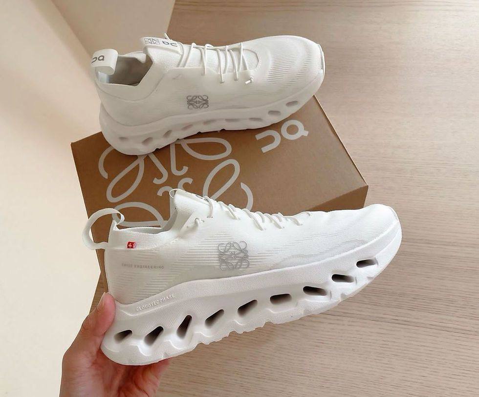 Loewe x On Cloudtilt sneakers ’All White’🤍
36-45 AVAILABLE🤩
180 dhs✅
Zain242
♥️♥️♥️