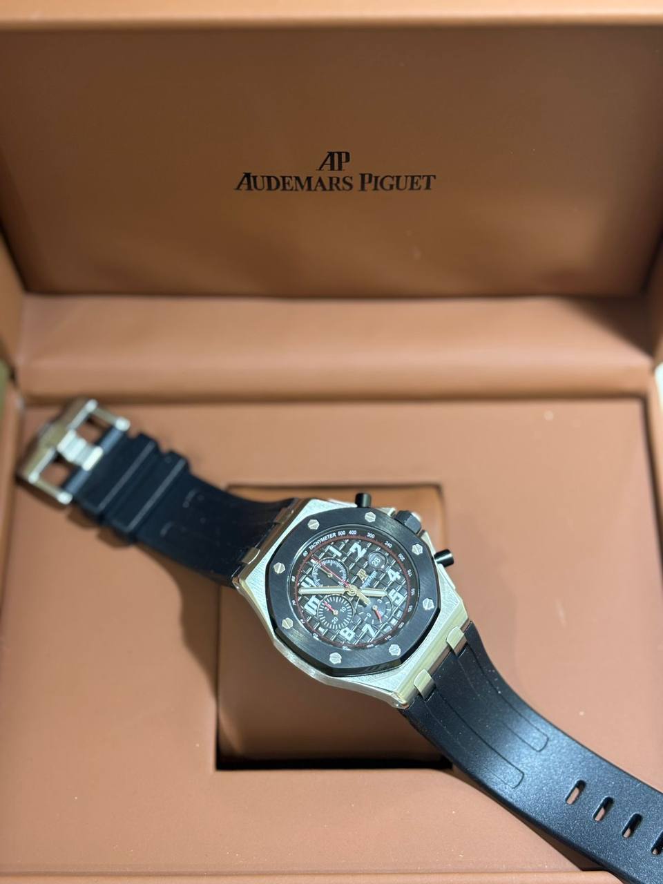 Audemars piguet ~🔥🔥🔥
400 dhs🪙🖤
Zain108
♥️♥️♥️