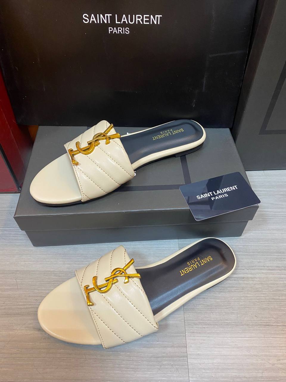 YSL Slipper,
New Arrived
Size 36 To 41
90 dhs✅
Zain120
♥️♥️♥️