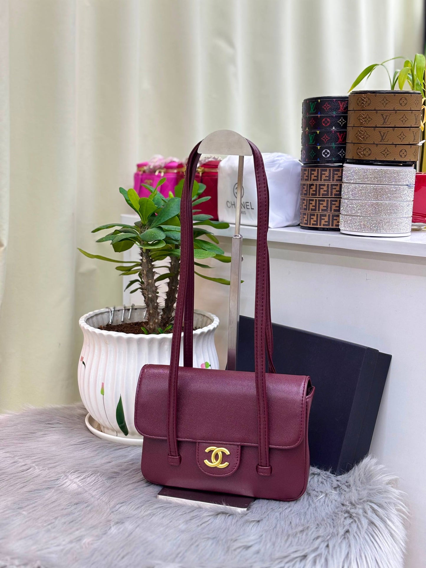 Chanel
SIZE………. 22CM
95 dhs✅
with BOX
Zain244
♥️♥️♥️