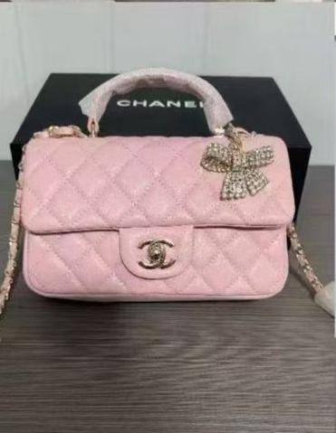 Chanel FALL-WINTER MINI CLASSIC HANDBAG
Master quality
20cm with box
240 dhs💛
Zain95
♥️♥️♥️