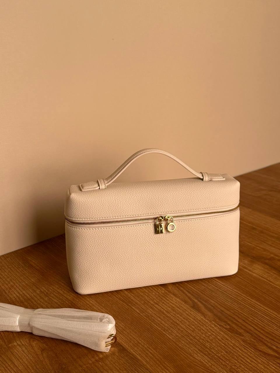 LORO PIANA
27cm
370 dhs🇦🇪
MASTER QUALITY
With box🎁
Zain167
♥️♥️♥️