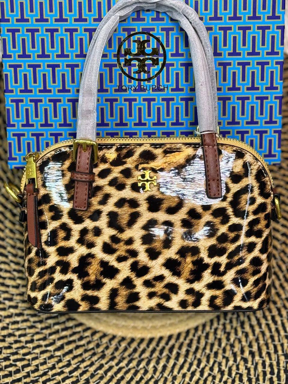 Tory Burch
Best quality
with box’s
🎁🎁🎁
95 dhs🪙🖤
size 19cm
Zain158
♥️♥️♥️