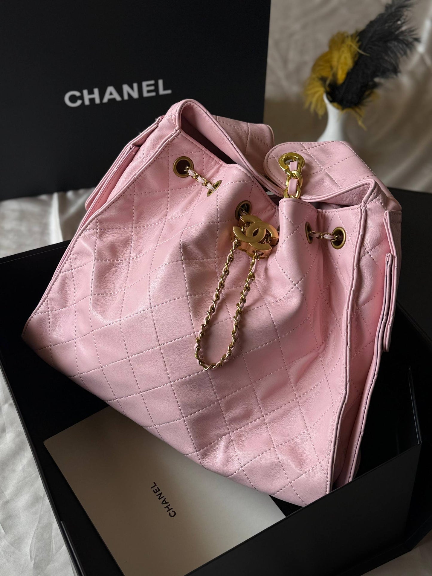 CHANEL
33cm
400 dhs❣️
Top quality
With box🎁
Zain167
♥️♥️♥️