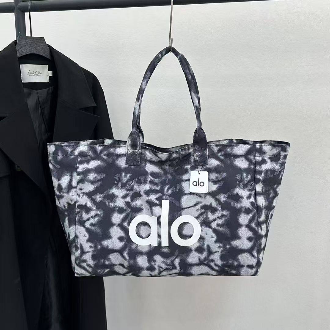 Alo Bag
55 dhs🇦🇪🇦🇪
size 42cm
Zain26
♥️♥️♥️