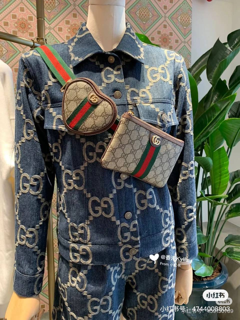 GUCCI
85 dhs🪙🌨️
size 20×13cm
Withbox
🎁🎁🎁
Zain04
♥️♥️♥️