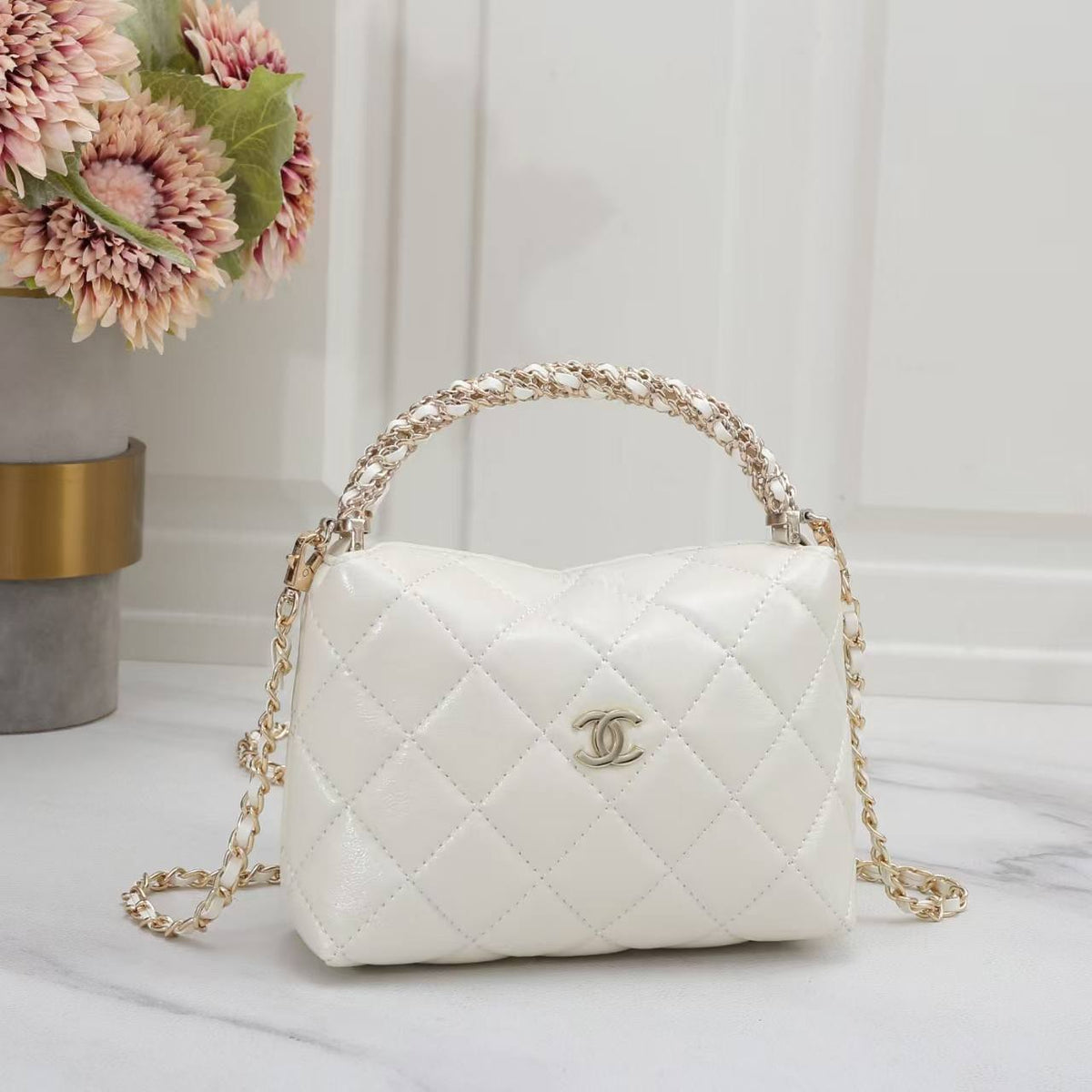 CHANEL
Best quality
with box
100 dhs🇦🇪🇦🇪
size 20CM
Zain290
♥️♥️♥️
