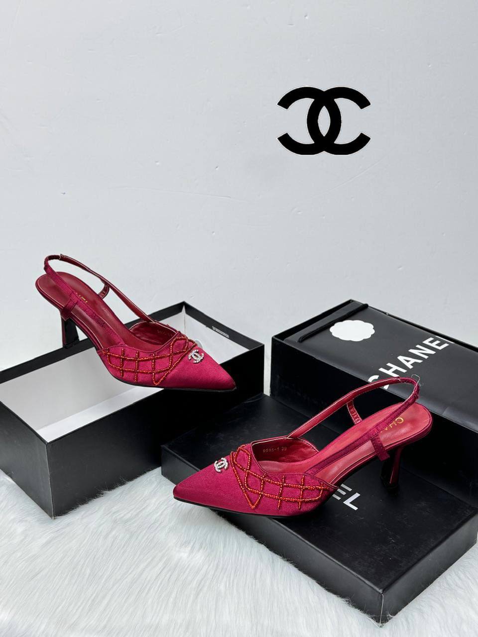 𝗖𝗛𝗔𝗡𝗘𝗟
💯high quality
Size 36-37-38-39-40-41
110 dhs🪙🌨️
Zain86
♥️♥️♥️