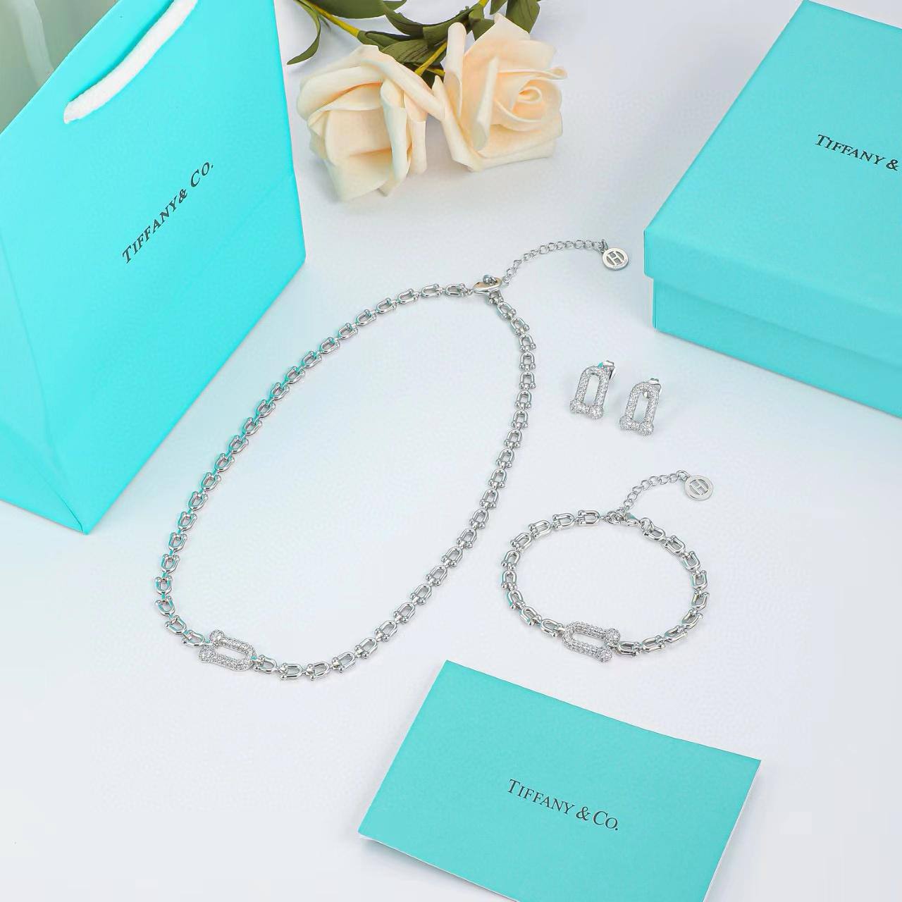 95 DHS🇦🇪🇦🇪SET
TIFFANY NECKLACE BRACELET EARRINGS
WITH BOX AND PAPER BAG🎁🛍️
Zain89
♥️♥️♥️