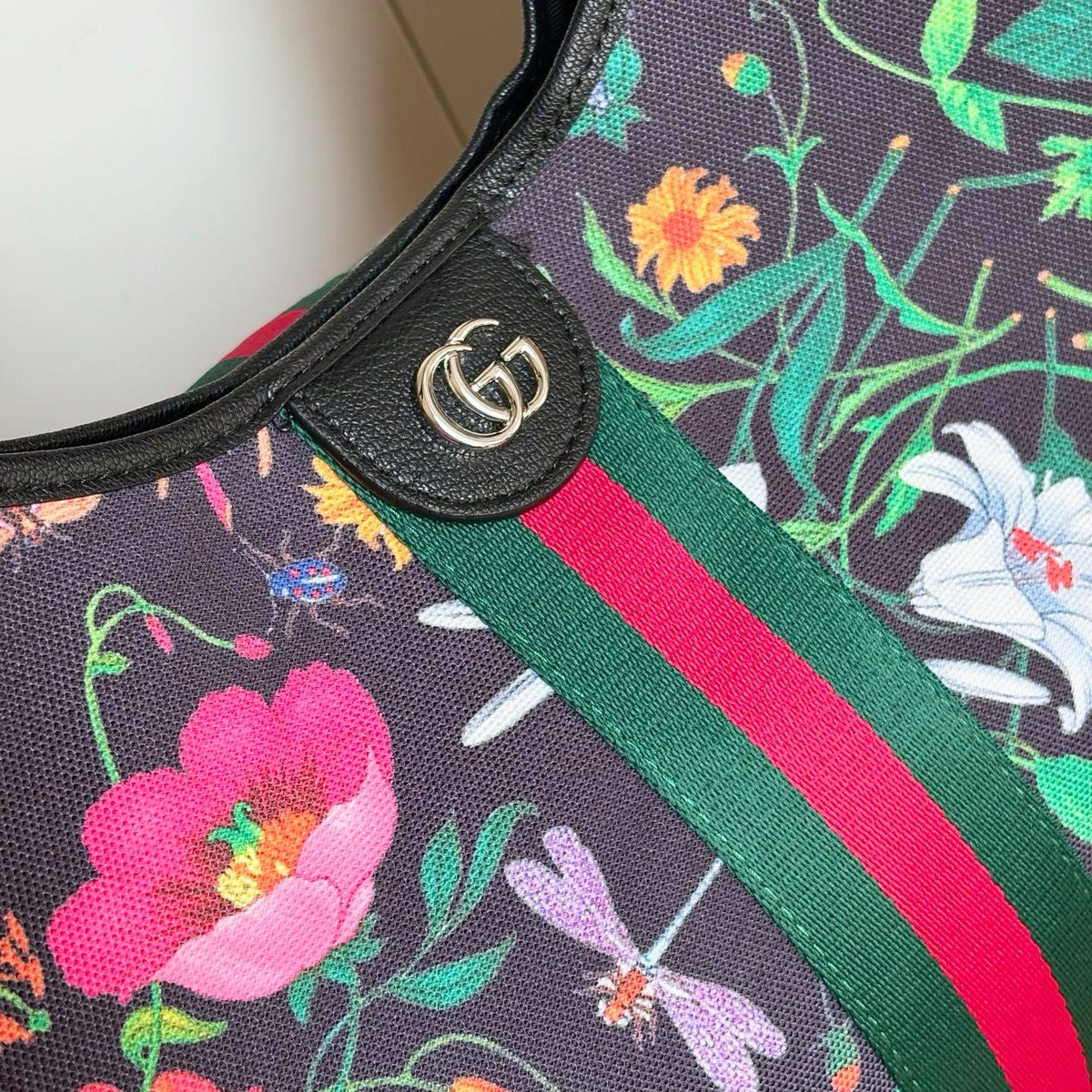 GUCCI
NEW DESIGN
MASTER QUALITY
315 dhs🇦🇪🇦🇪
Zain39
♥️♥️♥️