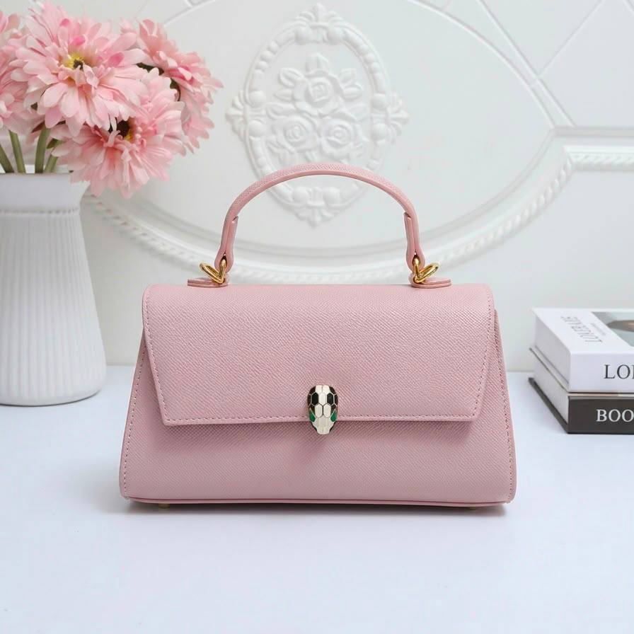 Bvlgari
High quality
With box
110 dhs🇦🇪🇦🇪
Zain136
♥️♥️♥️