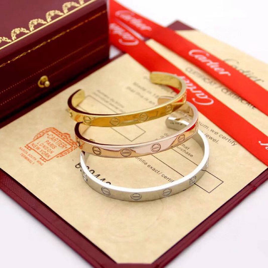 CARTIER MEN
BANGLE
55 dhs✅
WITH BOX AND PAPER BAG
🎁🎁🎁
Zain89
♥️♥️♥️