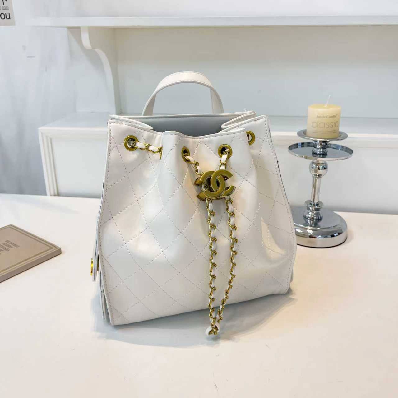 CHANEL
size 23×13×25cm
105 dhs💓
Zain04
♥️♥️♥️