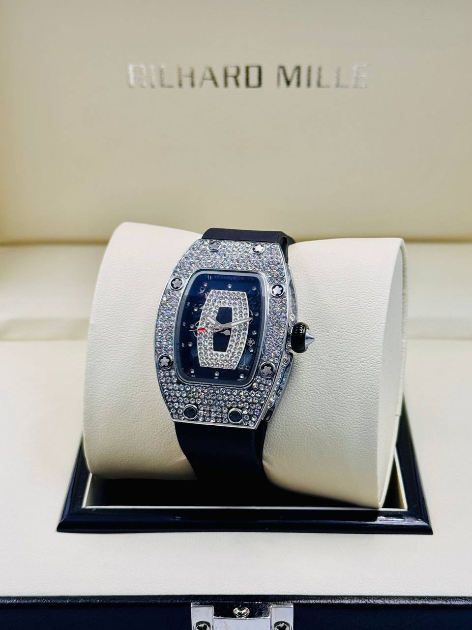 Richard Mille ladies
*First quality*🔥
130 dhs💓
Zain08
♥️♥️♥️