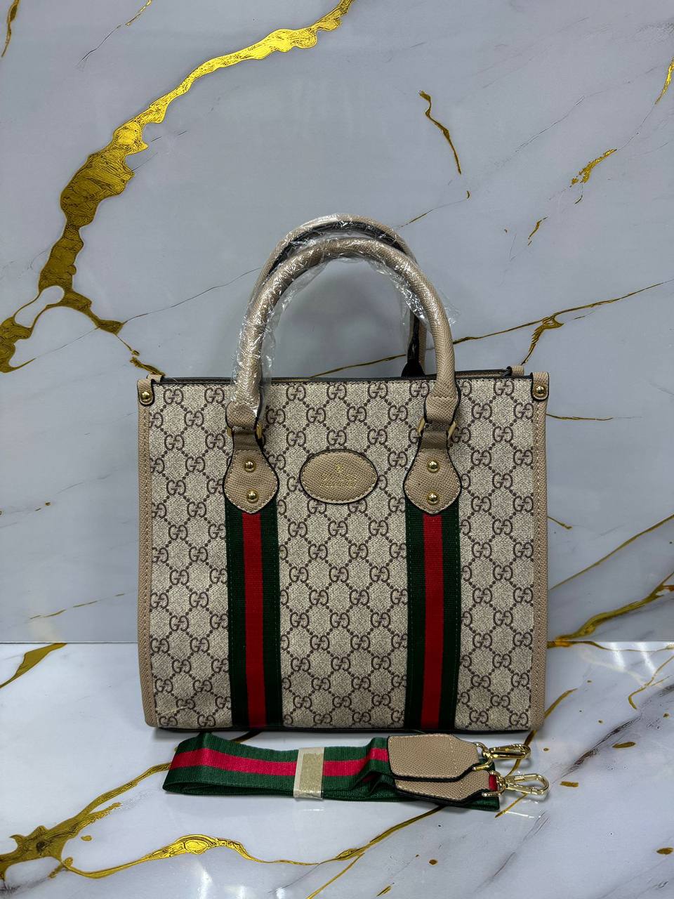 Gucci
New
70 dhs💓
Zain50
♥️♥️♥️