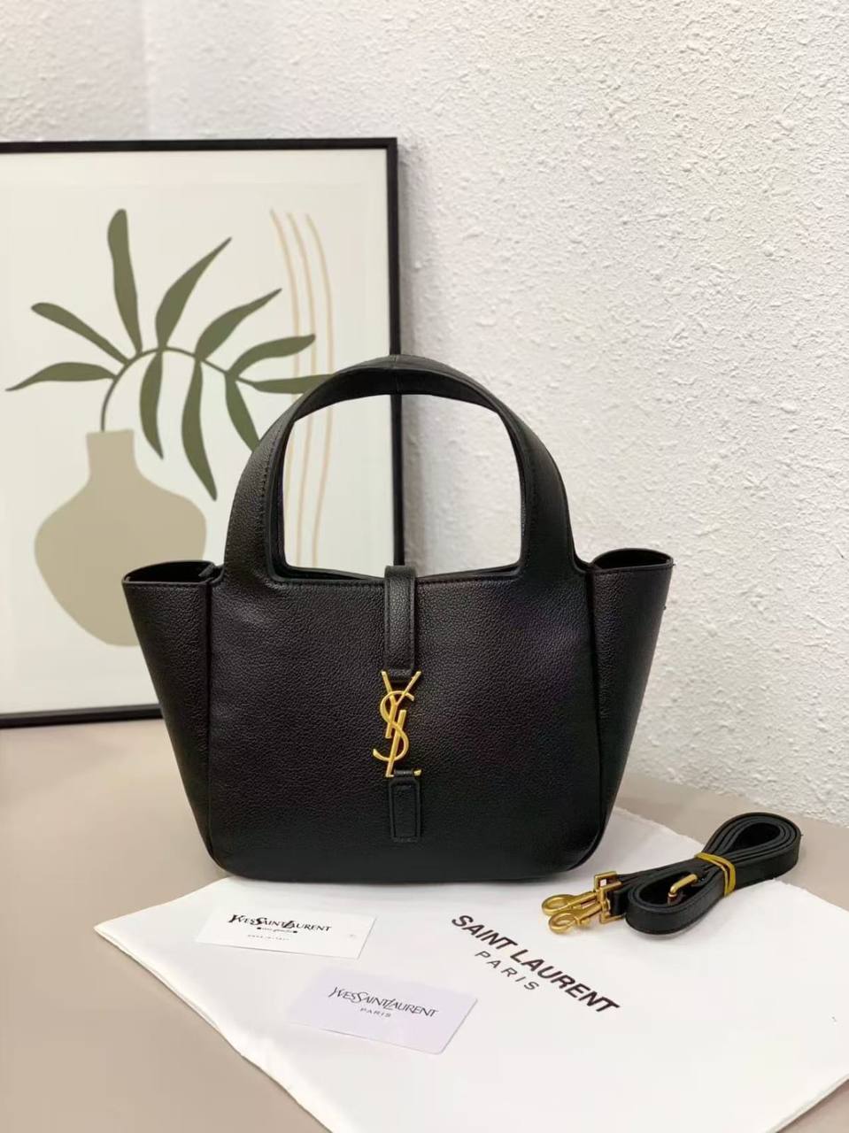 YSL
High quality
With box
120 dhs💛
Zain136
♥️♥️♥️