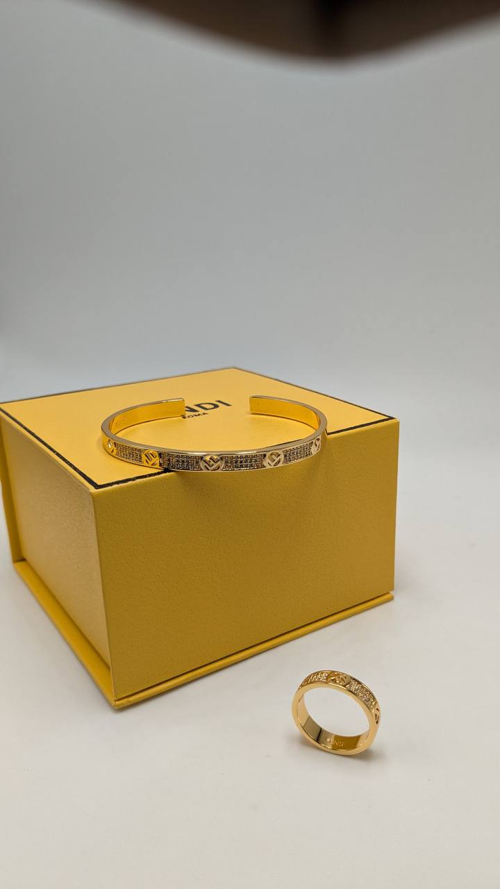 Fendi
*Master Quality*
*Bracelet & F.ring*
130 dhs🇦🇪🇦🇪 with Normal Box 🎁
200 dhs🇦🇪🇦🇪 with Master Box 🎁
Zain210
♥️♥️♥️