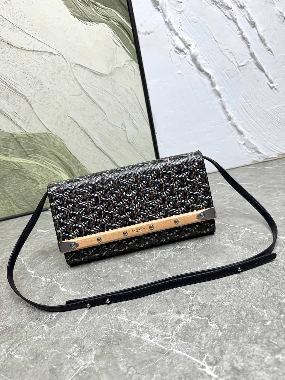 Goyard
Master❣️❣️
25cm🫶🏼🫶🏼
280 dhs✅
Zain297
♥️♥️♥️