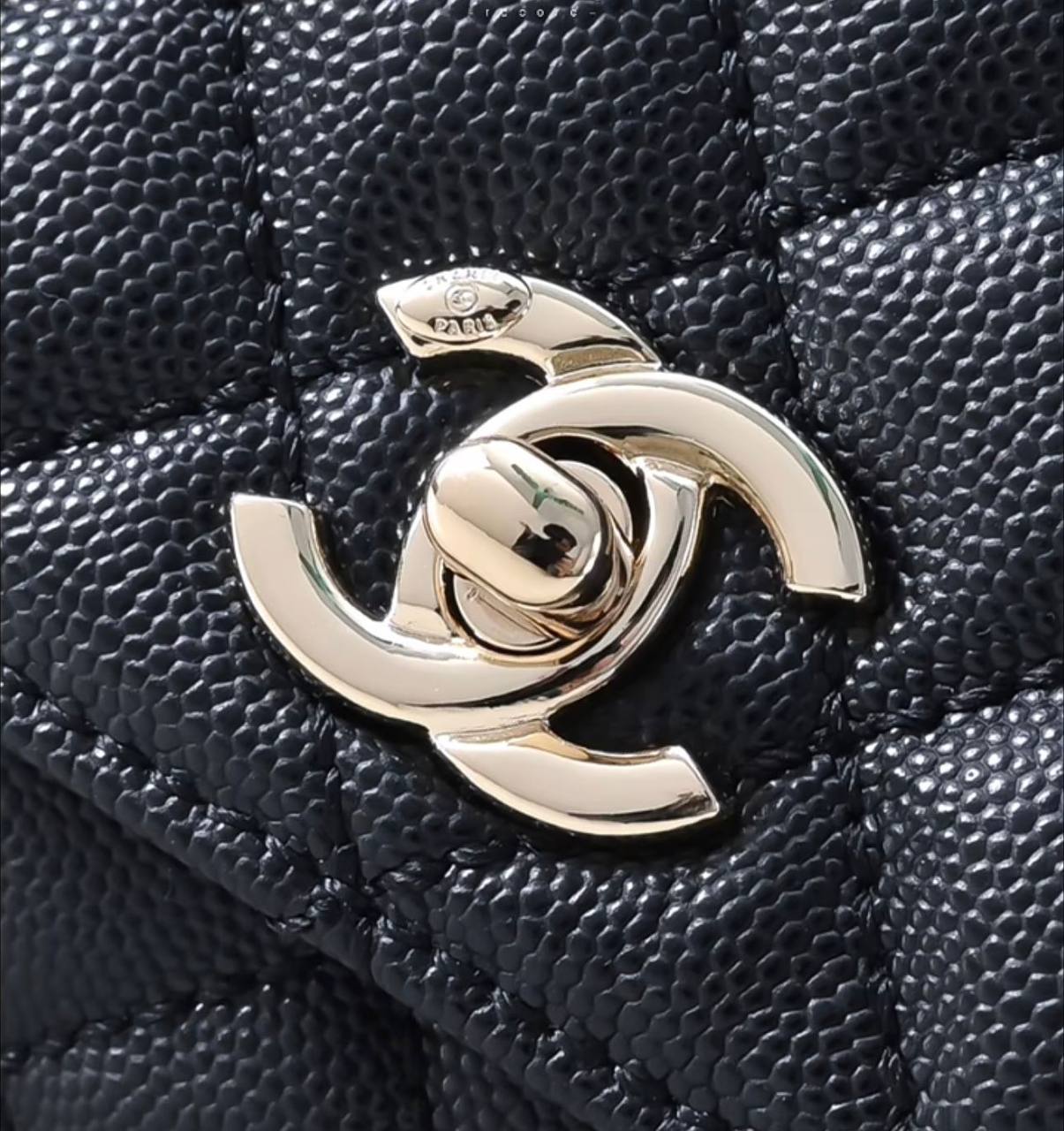 CHANEL
GOOD QUALITY
WITH MAGNETS BOX 🎁
110 dhs✅
Zain39
♥️♥️♥️