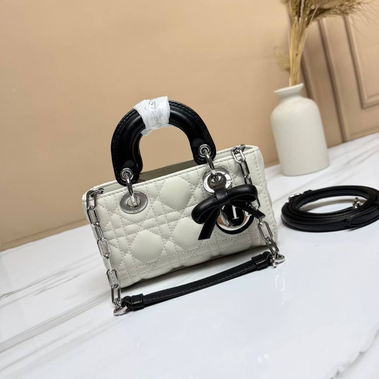 Dior
Master❣️❣️
300 dhs✅
Zain153
♥️♥️♥️