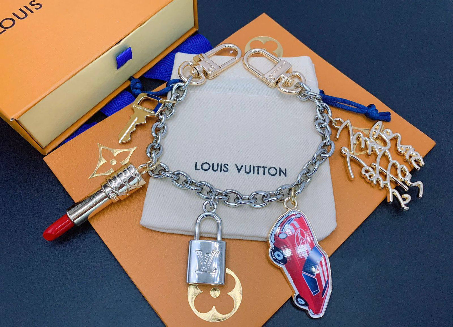 75 DHS❣️
KEYCHAIN AND BAG CHARM
WITH SAME BOX AND PAPER BAG 🛍️🎁
Zain89
♥️♥️♥️