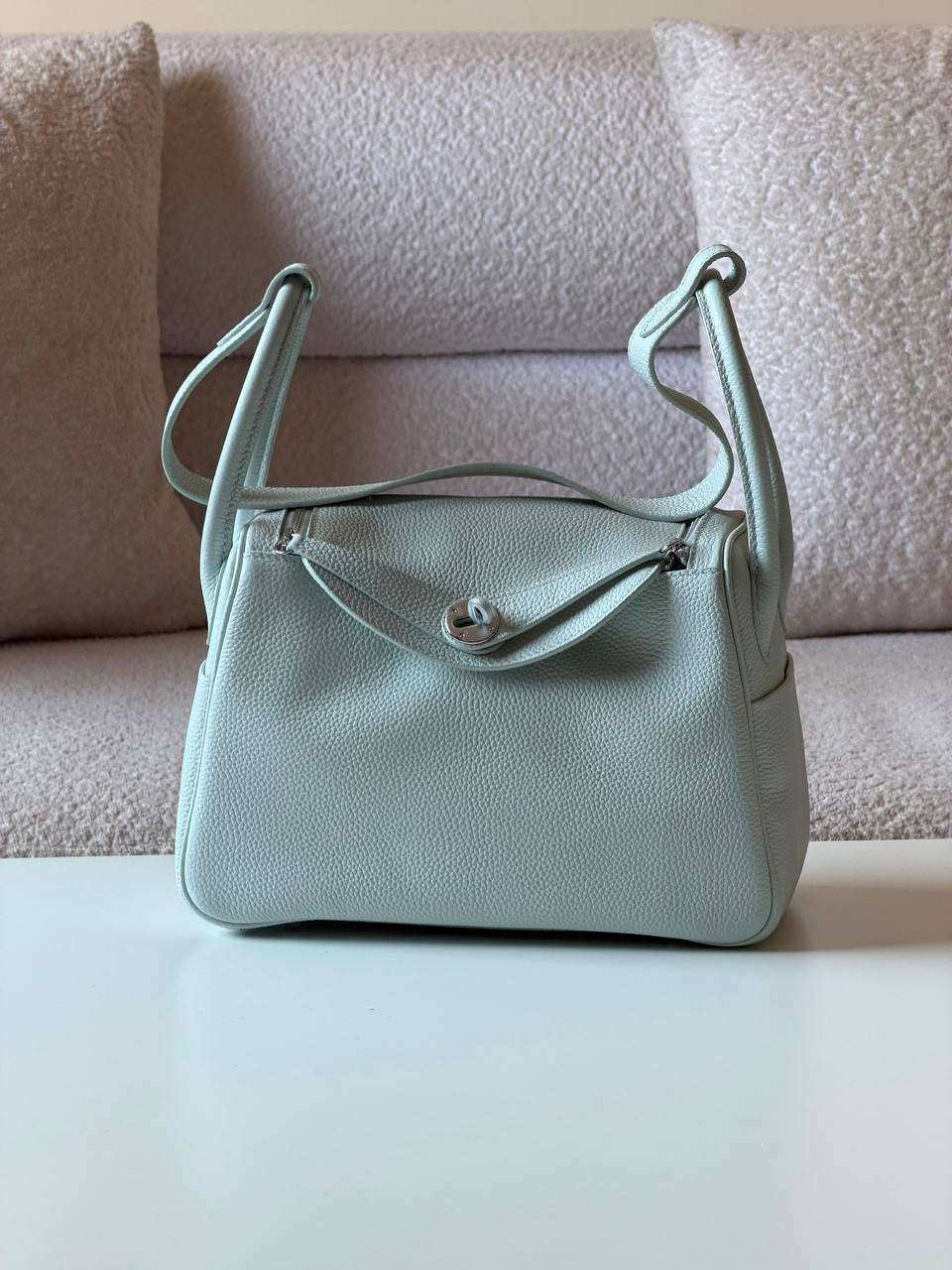 Hermes Lindy 26cm💕super master quality😍with box❤️
460 dhs💓
Zain52
♥️♥️♥️