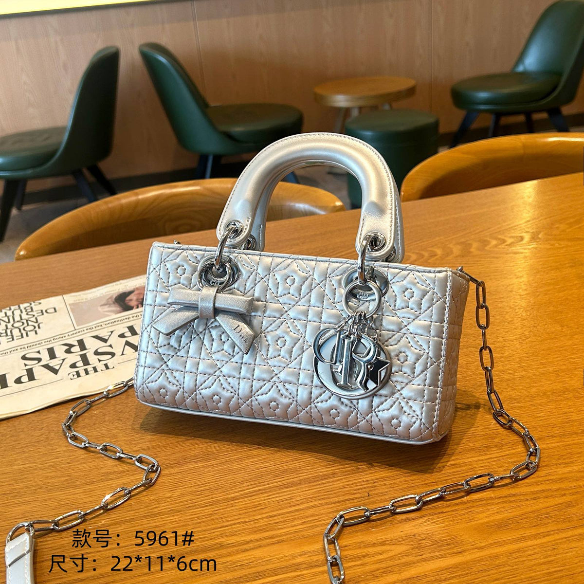 DIOR
best quality
with box
125 dhs🇦🇪🇦🇪
size22CM
Zain290
♥️♥️♥️