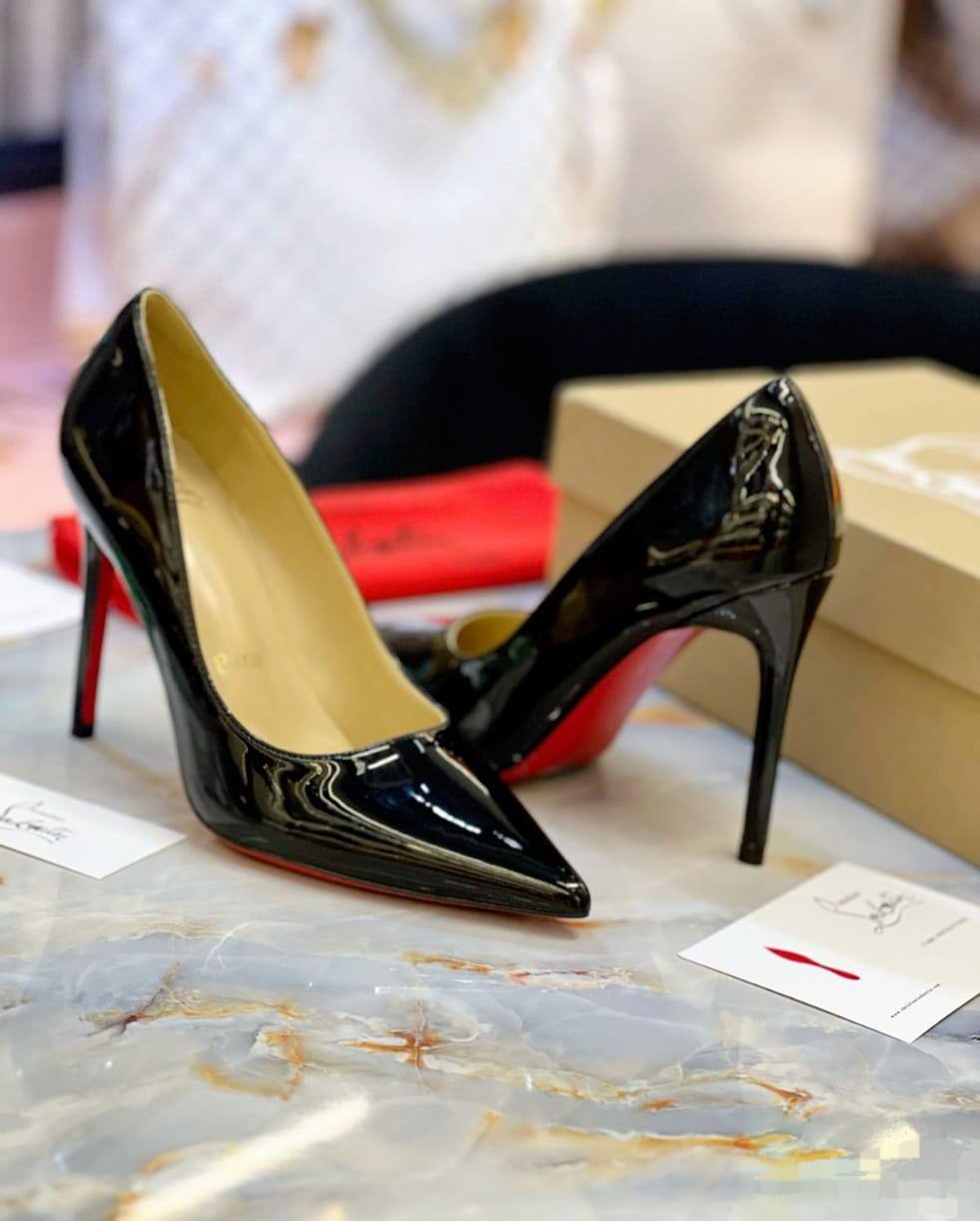 Christian Louboutin
🍁 *SIZE: 36 TO 41*🍁
280 dhs✅
Zain224
♥️♥️♥️