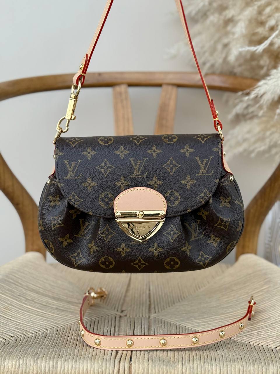 New collection✨✨✨
LV
25cm
340 dhs💓
Top quality
With box🎁
Zain167
♥️♥️♥️