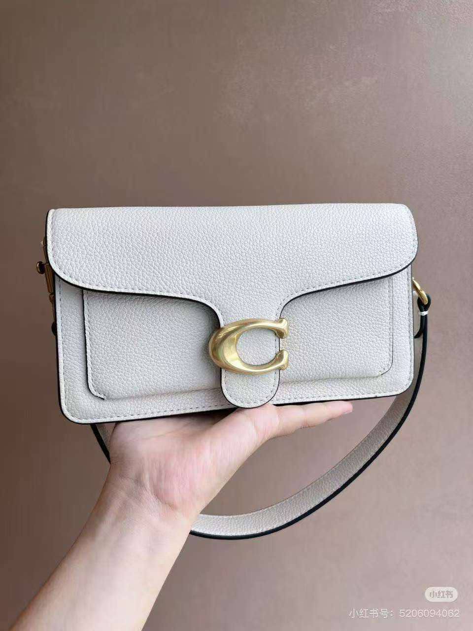 COACH
Size 26cm
Withbox
100 dhs✅
Zain04
♥️♥️♥️
