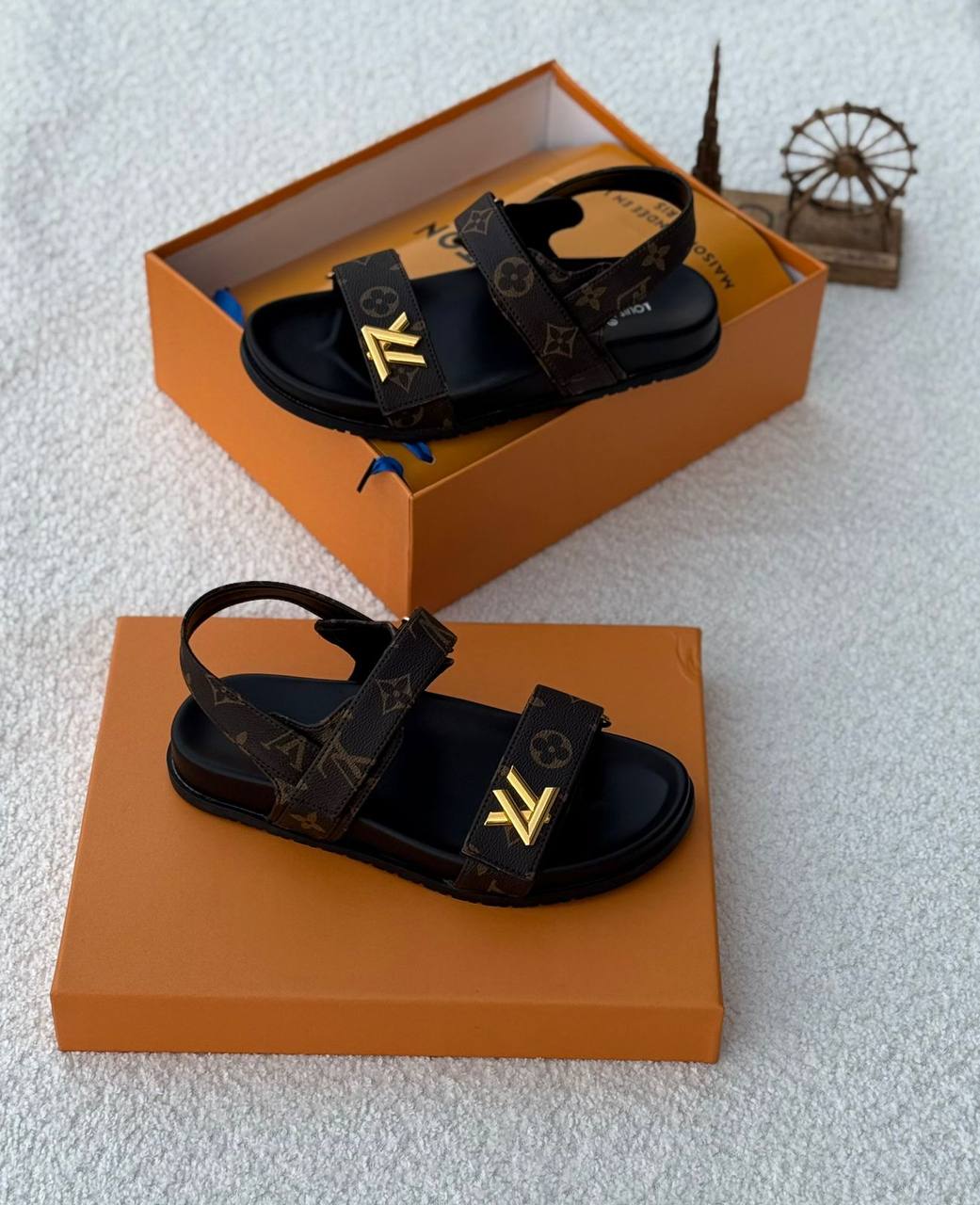 New. Lv sandle
Size . 36. to 41
120 dhs🪙🌨️
Zain80
♥️♥️♥️