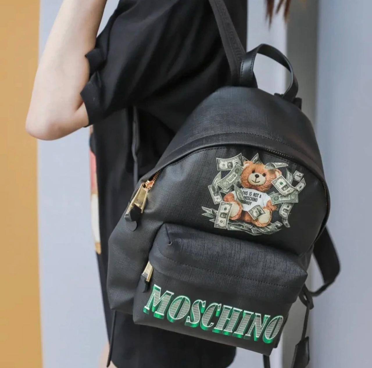 MOSCHINO BACKPACK
COPY ONE NEW CAME
120 dhs🪙💕
Zain39
♥️♥️♥️