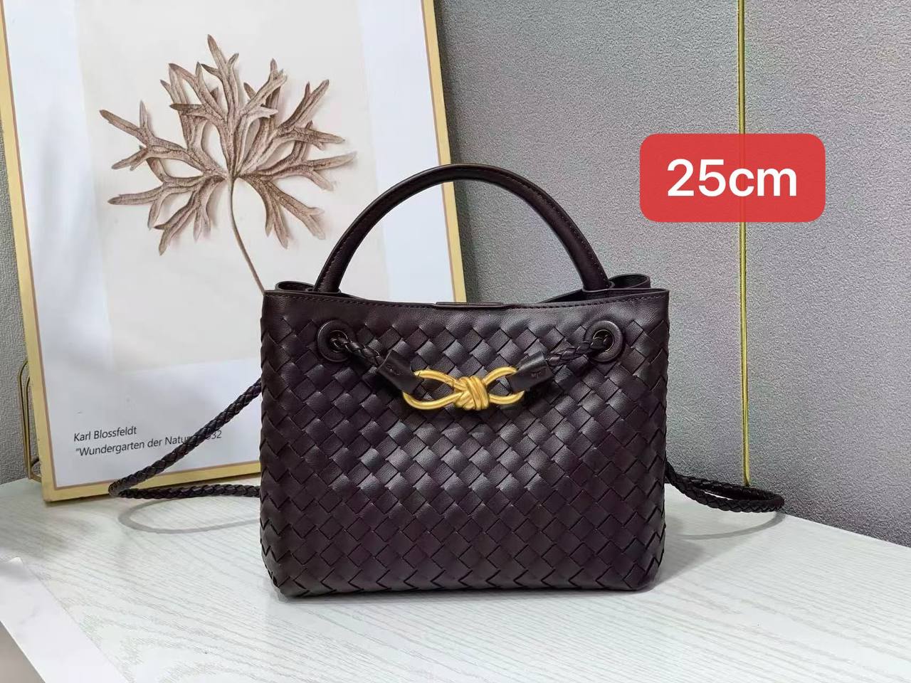Bottega
25cm
with box
110 dhs✅
Zain168
♥️♥️♥️