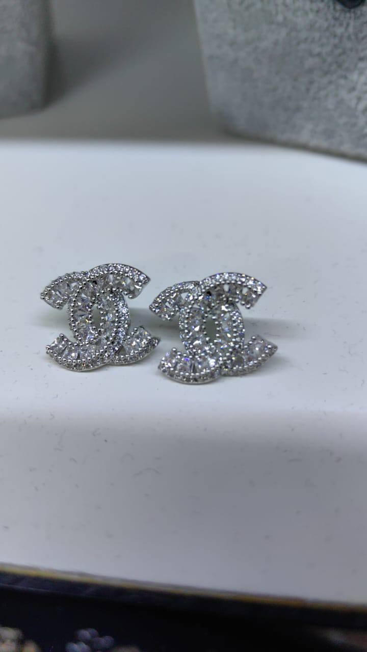 Chanel earring
60 dhs
Zain89
♥️♥️♥️