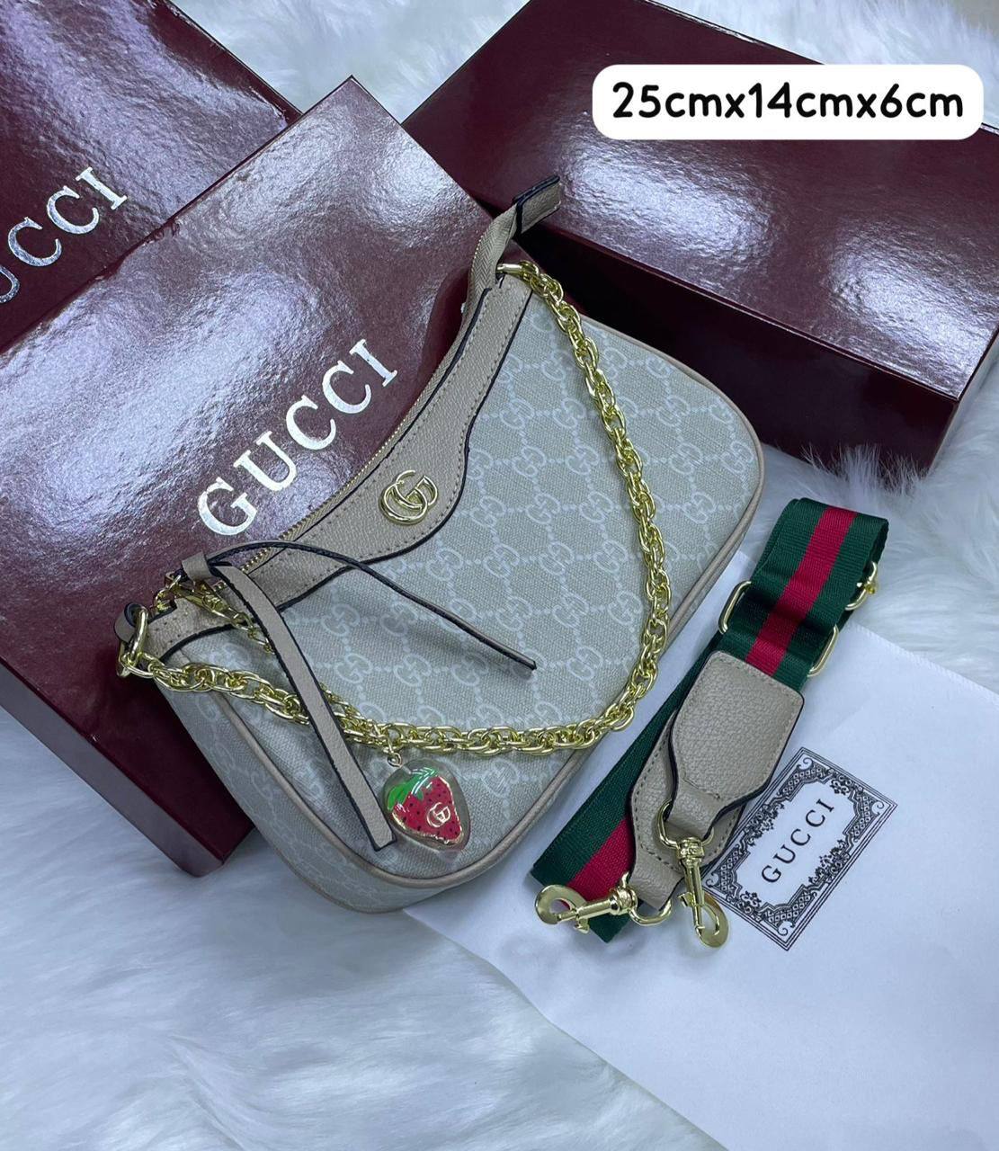 Gucci
100 dhs✅
with box
Zain72
♥️♥️♥️