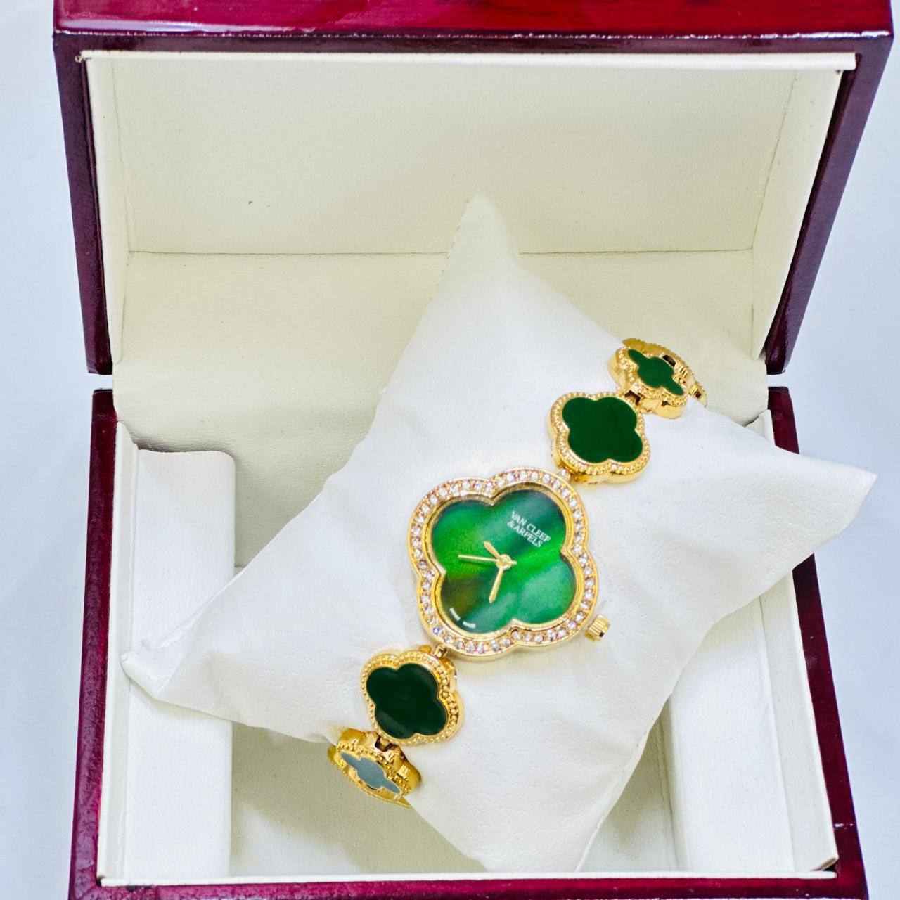 Vancleef
35 dhs🪙🌨️
Zain40
♥️♥️♥️