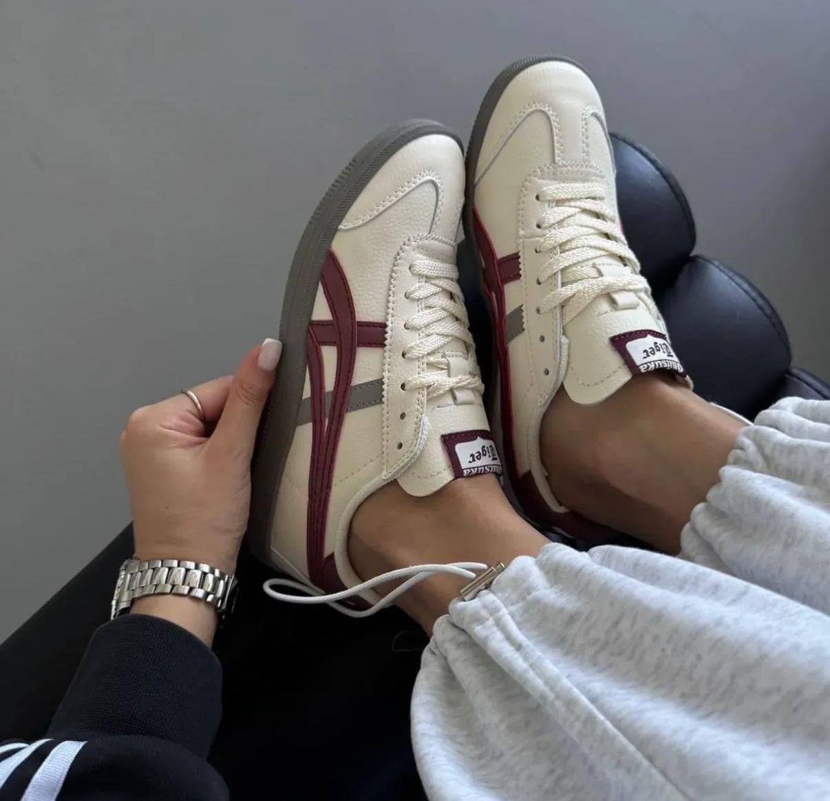 Asics Tokuten,
size 36 to 45,
180 dhs🪙🌨️
Zain196
♥️♥️♥️