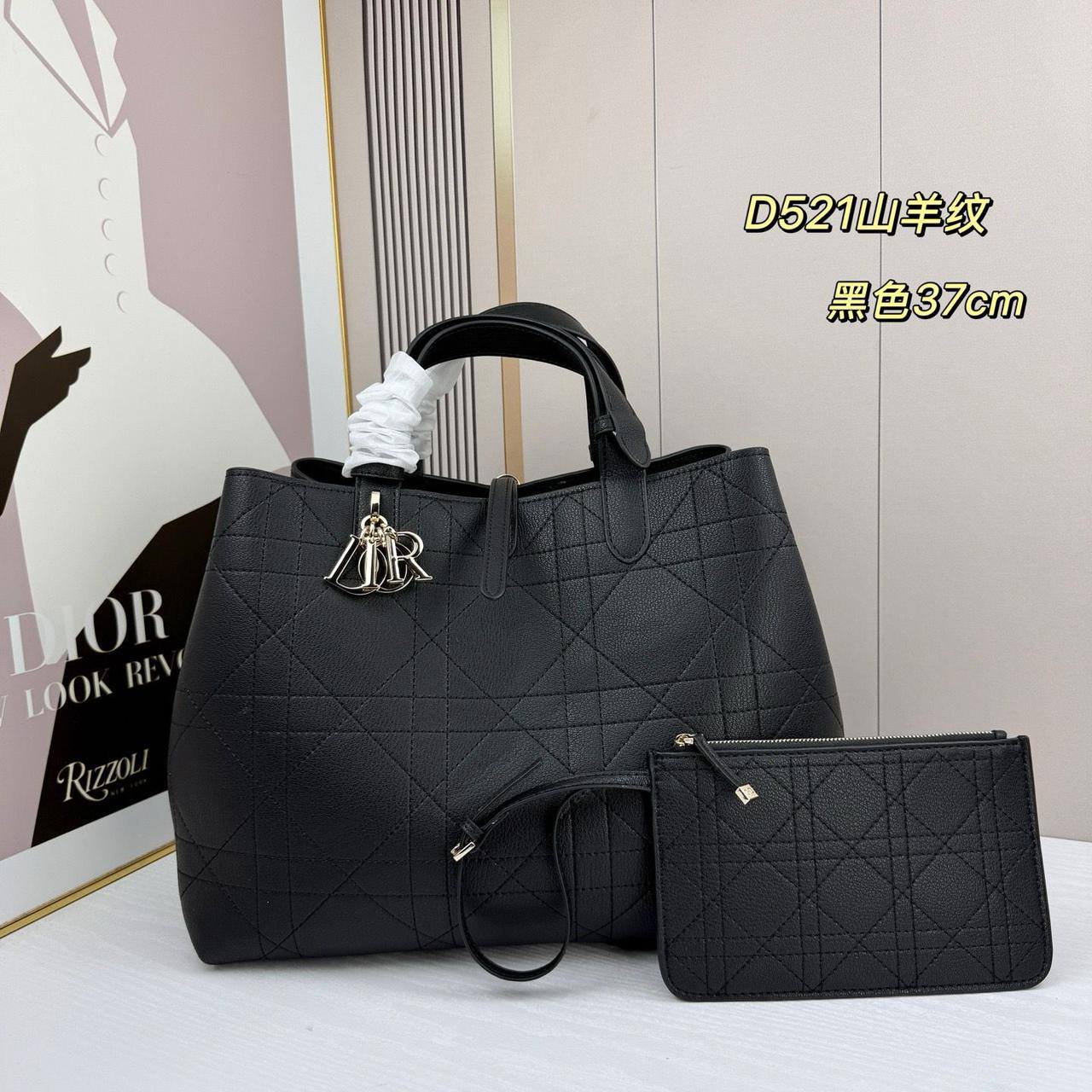 Dior - Master
27cm🤗
340 dhs❣️
Zain228
♥️♥️♥️