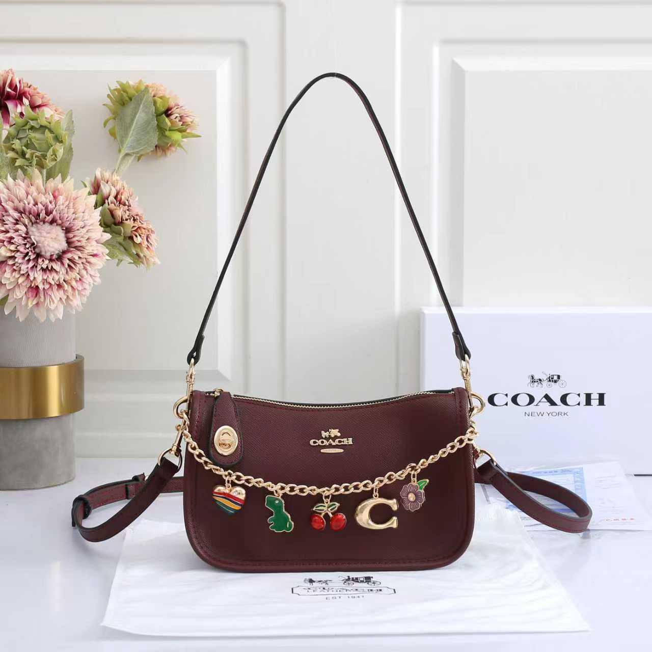 COACH
GOOD QUALITY
90 dhs🪙🌨️
WITH BOX 📦
Zain28
♥️♥️♥️