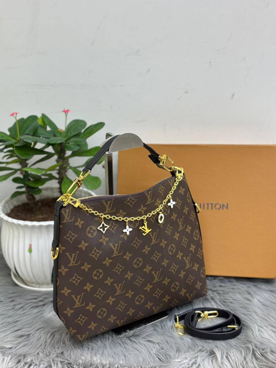 LV
SIZE………. 28CM
95 dhs✅
with BOX✅
Zain244
♥️♥️♥️