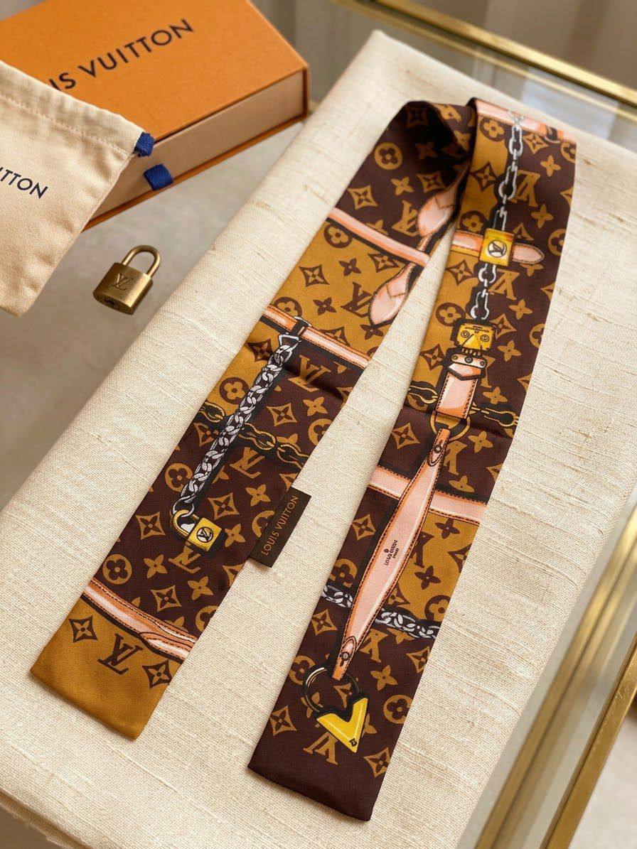 12 dhs🇦🇪🇦🇪
SIZE: 98,3cm
Silky Fashion Scarf for Women
Handbag Handle, Headband, Necktie, and Hair Wrap
Zain40
♥️♥️♥️