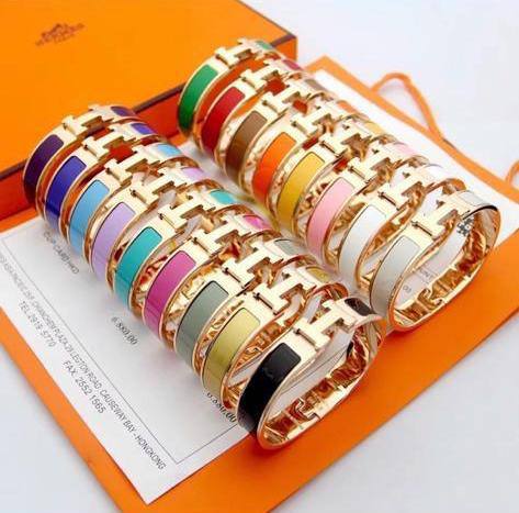 HERMES BANGLE
MASTER✨💫
60 dhs✅ EACH
WITH BOX AND PAPER BAG🎁🛍️
COLORS AVAILABLE
ROSE GOLD
GOLD
SILVER
Zain89
♥️♥️♥️