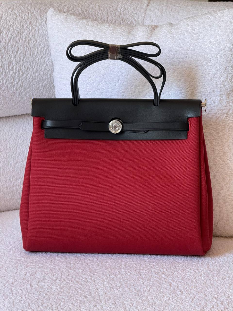 Hermes Herbag 31cm💕master quality😍with box❤️
🎁🎁🎁
380 dhs🪙💚
Zain52
♥️♥️♥️