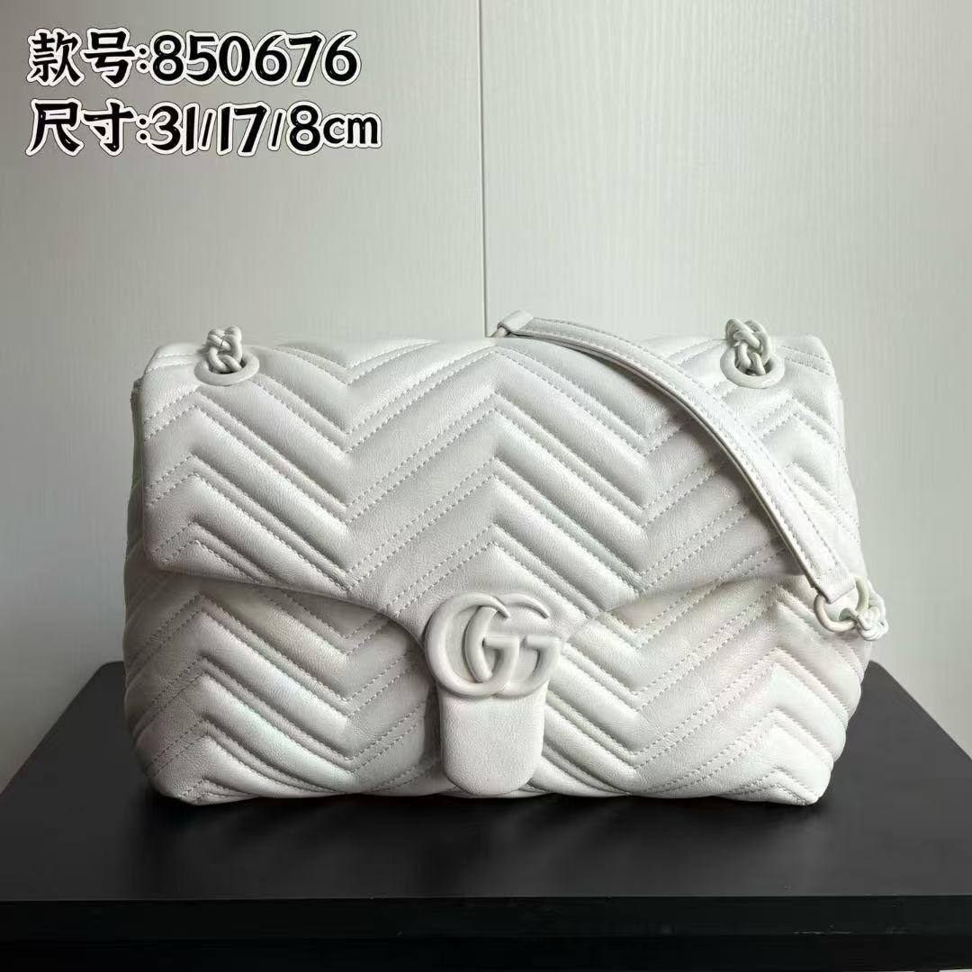 Gucci
31 cm
Master
310 dhs❣️
Zain153
♥️♥️♥️
