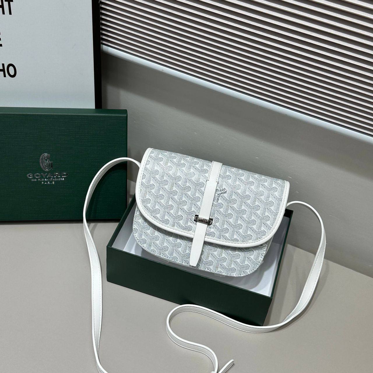 Goyard
95 dhs💓
with box🎁🎁🎁
size 22×7×16cm
Zain42
♥️♥️♥️