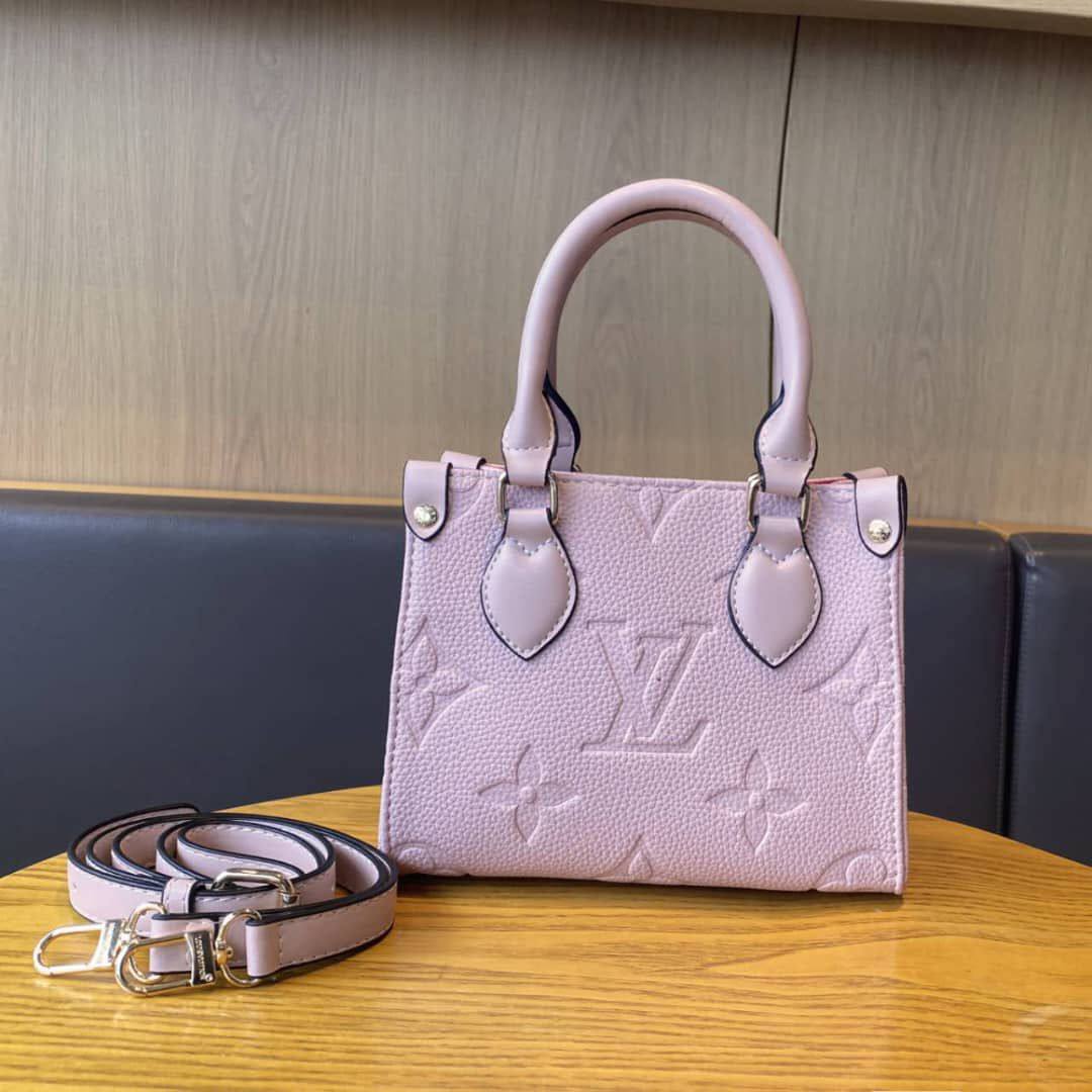 LV
Best quality
with box
105 dhs🇦🇪🇦🇪
size 18CM
Zain290
♥️♥️♥️