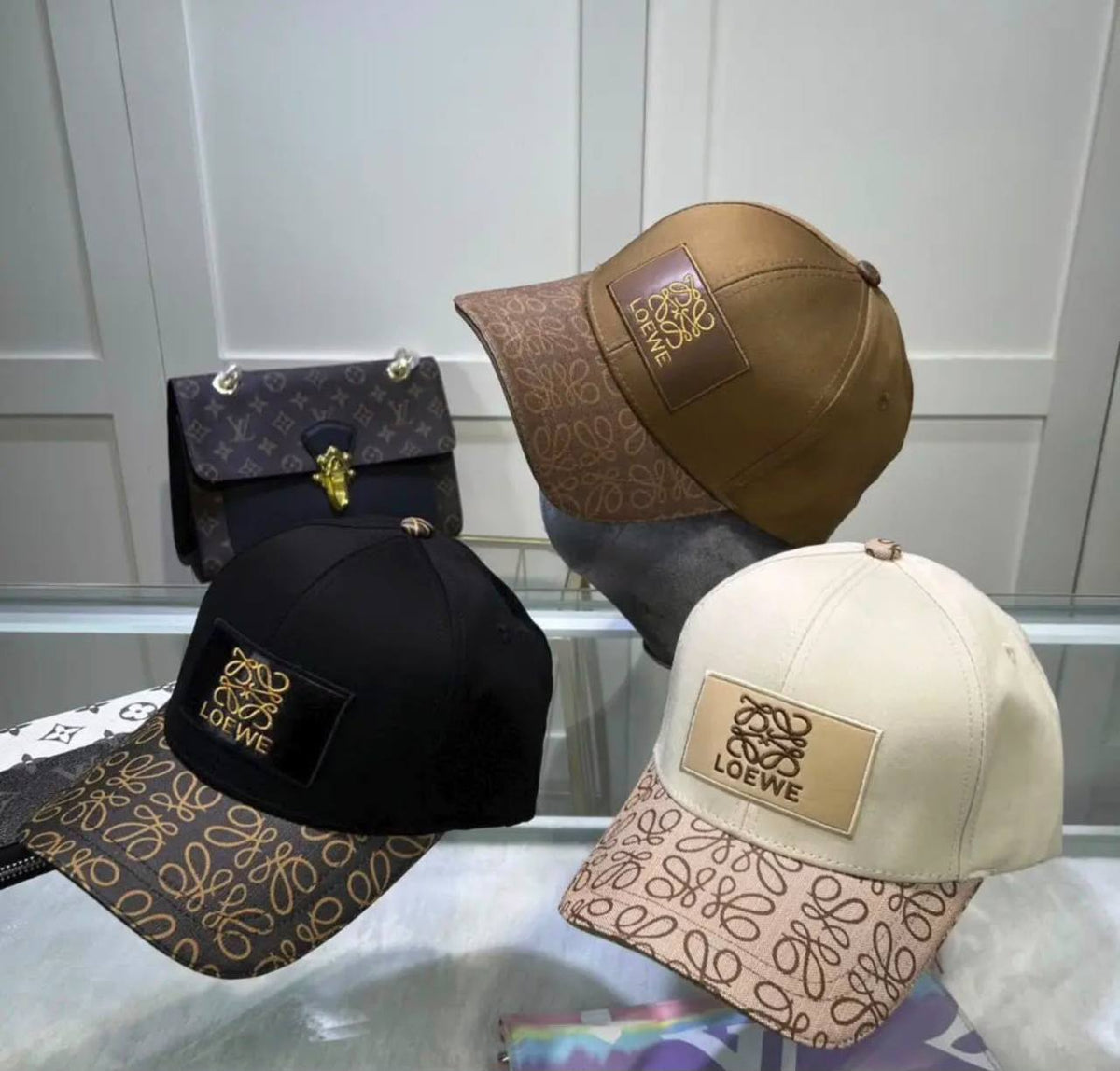 LOEWE CAPS
Cap/hat
240 dhs🇦🇪🇦🇪
Zain328
♥️♥️♥️