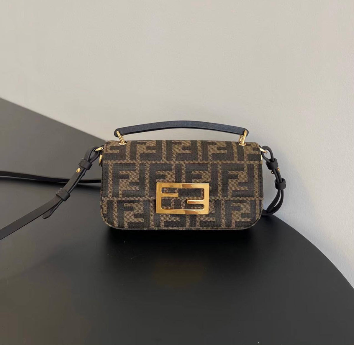 Fendi
210 dhs
Zain134
♥️♥️♥️