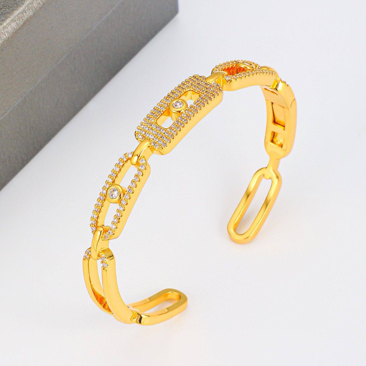 MESSIKA BANGLE
MASTER✨💫
80 DHS 🇦🇪
WITH BOX AND PAPER BAG🎁🛍️
Zain89
♥️♥️♥️